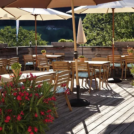 Alpendorf Dachstein West By Alps * אנברג אים לאמרטל